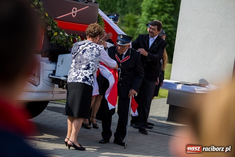 Zdjęcie w galerii na portalu naszraciborz.pl: Uroczystość 115-lecia OSP Markowice wraz z poświęceniem nowego wozu  wiadomości z regionu