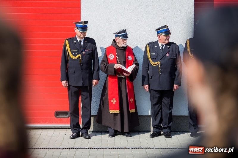 Zdjęcie w galerii na portalu naszraciborz.pl: Uroczystość 115-lecia OSP Markowice wraz z poświęceniem nowego wozu  wiadomości z regionu