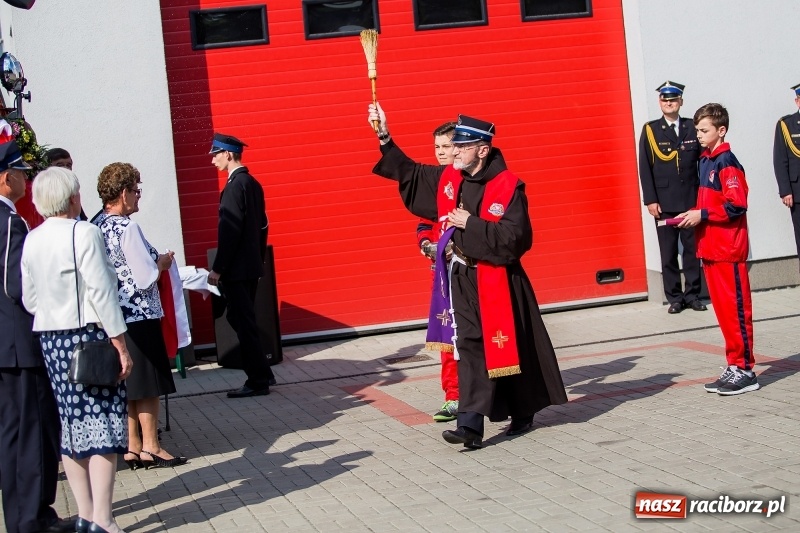 Zdjęcie w galerii na portalu naszraciborz.pl: Uroczystość 115-lecia OSP Markowice wraz z poświęceniem nowego wozu  wiadomości z regionu