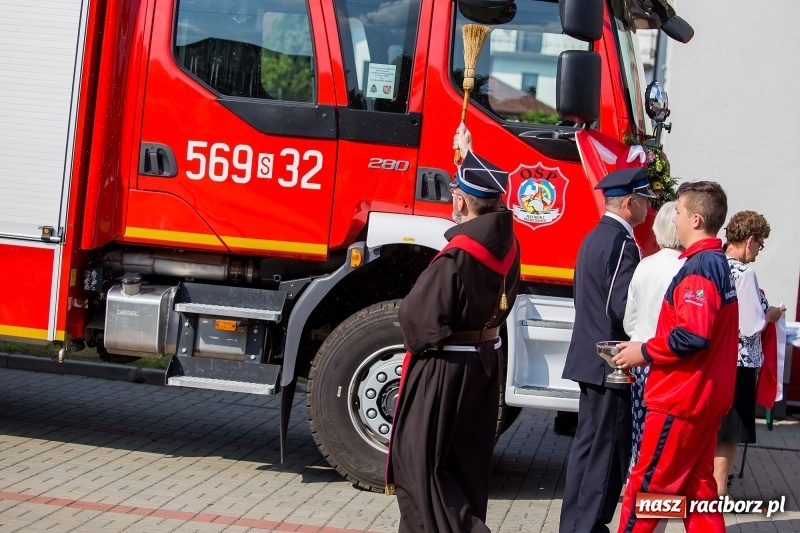 Zdjęcie w galerii na portalu naszraciborz.pl: Uroczystość 115-lecia OSP Markowice wraz z poświęceniem nowego wozu  wiadomości z regionu
