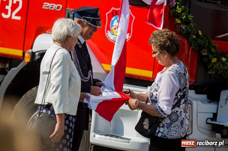Zdjęcie w galerii na portalu naszraciborz.pl: Uroczystość 115-lecia OSP Markowice wraz z poświęceniem nowego wozu  wiadomości z regionu