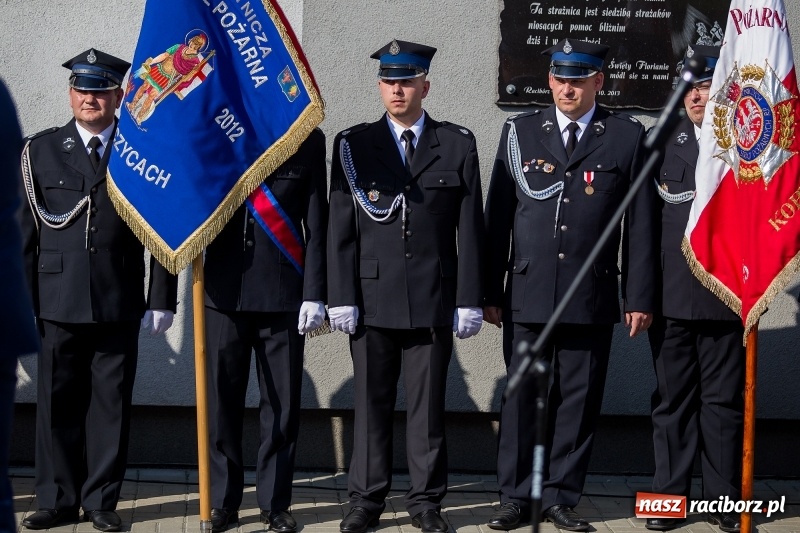 Zdjęcie w galerii na portalu naszraciborz.pl: Uroczystość 115-lecia OSP Markowice wraz z poświęceniem nowego wozu  wiadomości z regionu