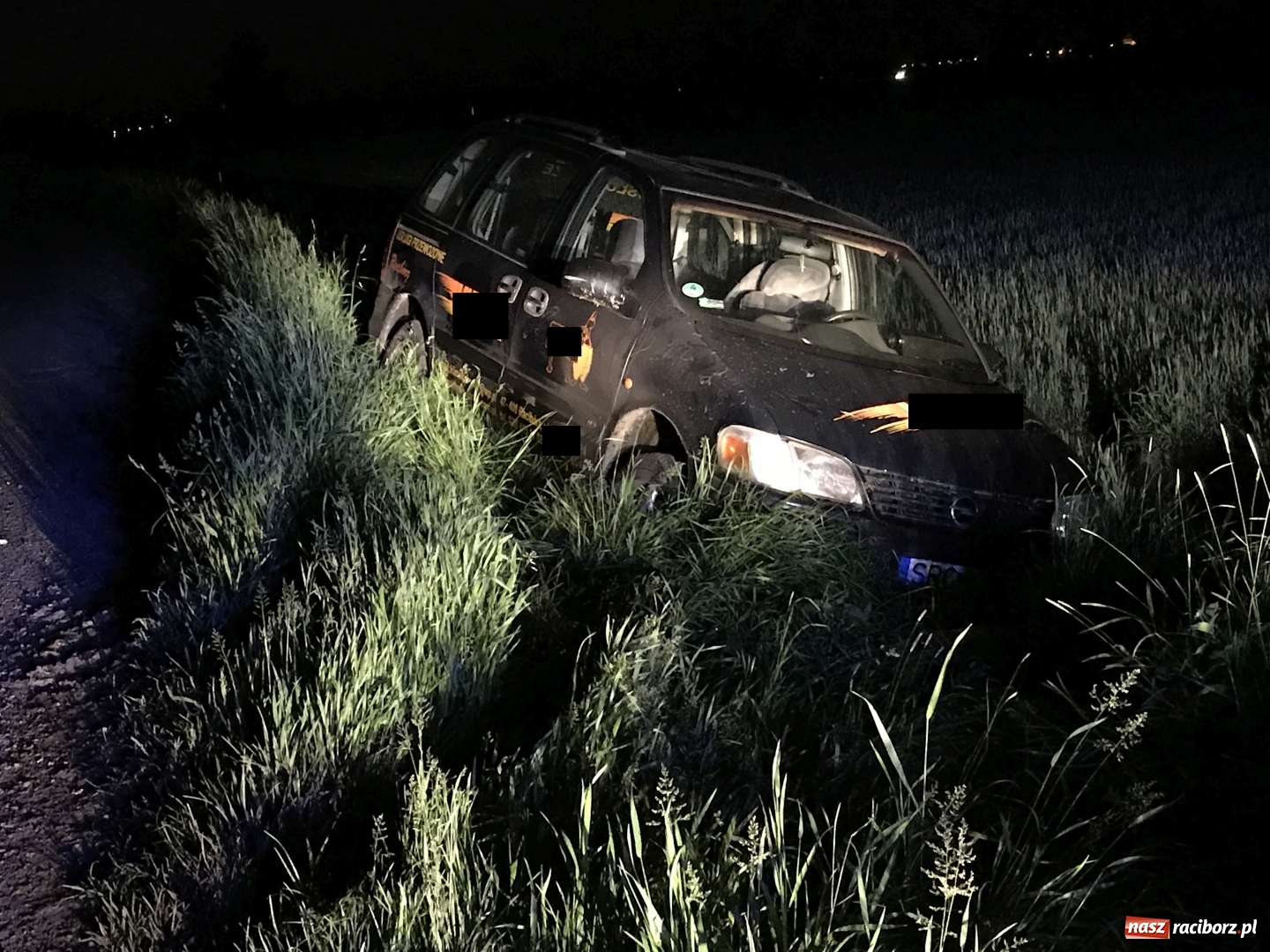 Zdjęcie w galerii na portalu naszraciborz.pl: Kierowca z Ukrainy wypadł z drogi w Łęgu  wiadomości z regionu