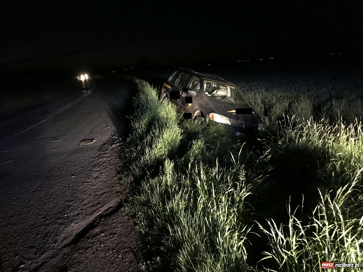 Zdjęcie w galerii na portalu naszraciborz.pl: Kierowca z Ukrainy wypadł z drogi w Łęgu  wiadomości z regionu