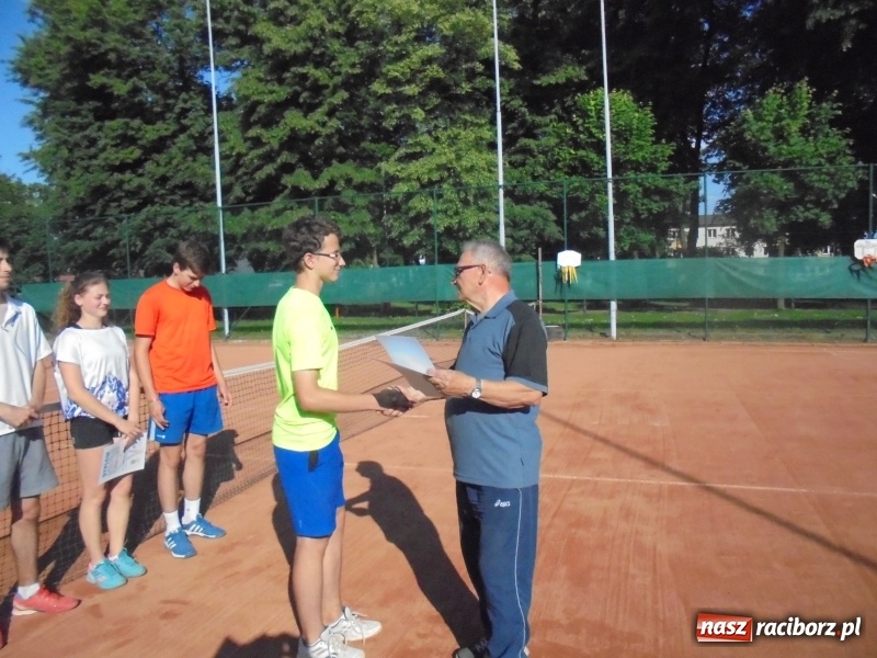 Zdjęcie w galerii na portalu naszraciborz.pl: Wojciech Rybiński zwycięzcą tenisowego turnieju Starosty wiadomości z regionu