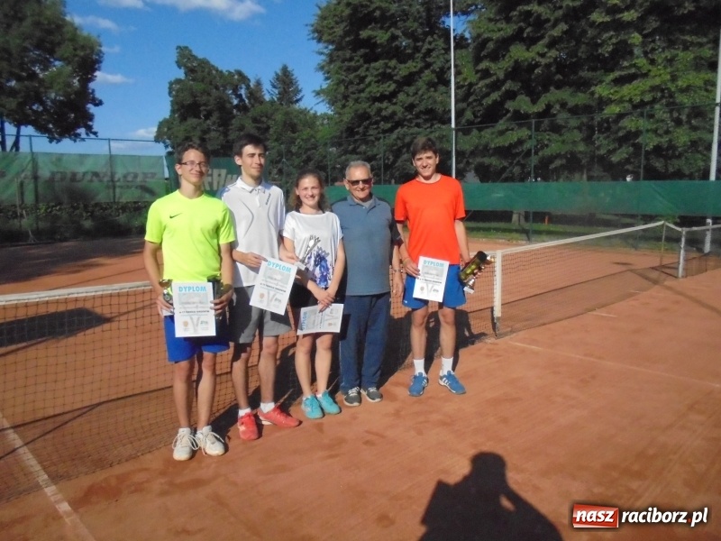 Zdjęcie w galerii na portalu naszraciborz.pl: Wojciech Rybiński zwycięzcą tenisowego turnieju Starosty wiadomości z regionu