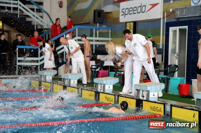 Zdjęcie w galerii na portalu naszraciborz.pl: Pływanie: Agnieszka z pucharem  wiadomości z regionu