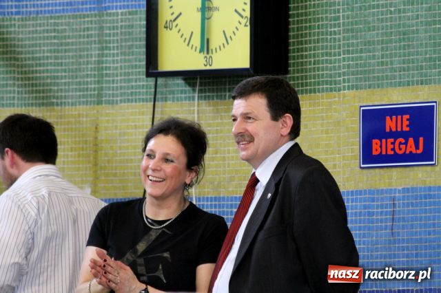 Zdjęcie w galerii na portalu naszraciborz.pl: Pływanie: Agnieszka z pucharem  wiadomości z regionu