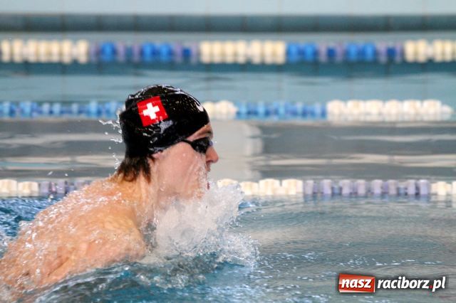 Zdjęcie w galerii na portalu naszraciborz.pl: Pływanie: Agnieszka z pucharem  wiadomości z regionu