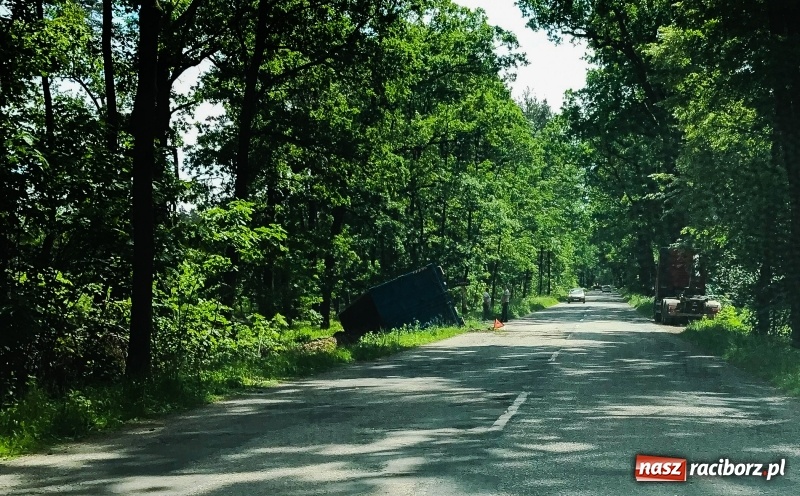 Zdjęcie w galerii na portalu naszraciborz.pl: Drogowy rozgardiasz na drogach powiatu. Służby apelują o rozsądek i ostrożność  wiadomości z regionu