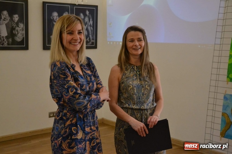 Zdjęcie w galerii na portalu naszraciborz.pl: Podwójny wernisaż i koncert Raciborskiego Ogniska Muzycznego na Zamku Piastowskim  wiadomości z regionu