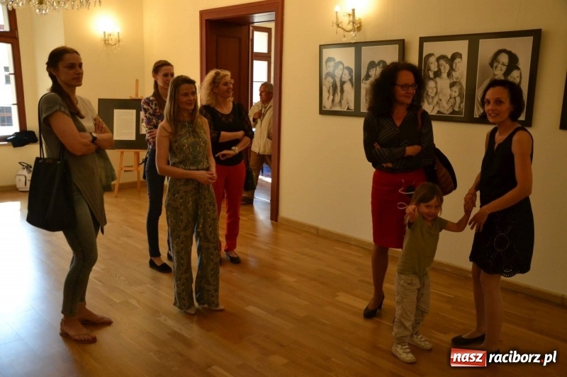 Zdjęcie w galerii na portalu naszraciborz.pl: Podwójny wernisaż i koncert Raciborskiego Ogniska Muzycznego na Zamku Piastowskim  wiadomości z regionu