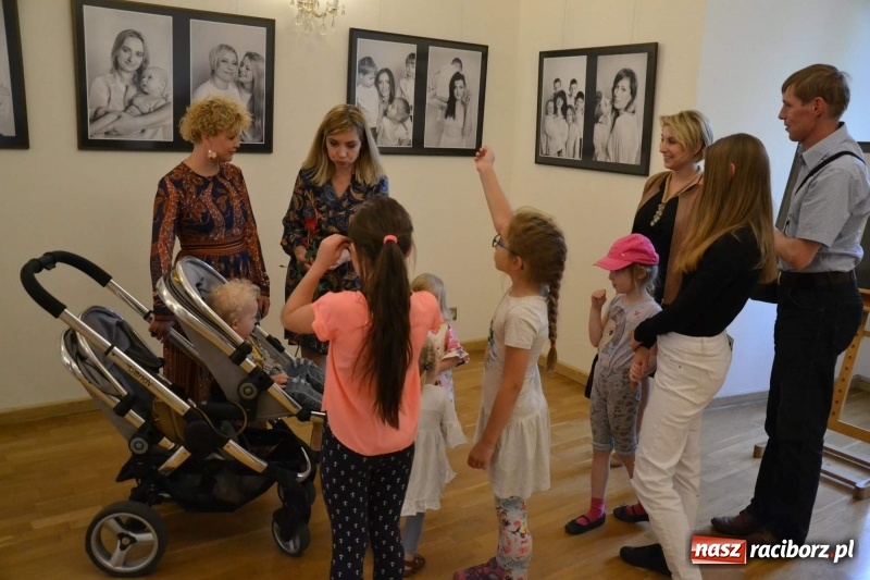 Zdjęcie w galerii na portalu naszraciborz.pl: Podwójny wernisaż i koncert Raciborskiego Ogniska Muzycznego na Zamku Piastowskim  wiadomości z regionu