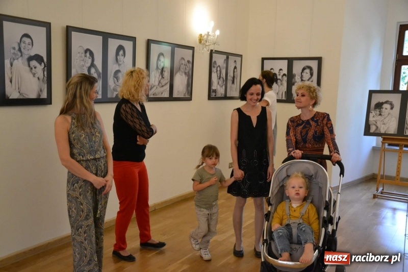 Zdjęcie w galerii na portalu naszraciborz.pl: Podwójny wernisaż i koncert Raciborskiego Ogniska Muzycznego na Zamku Piastowskim  wiadomości z regionu