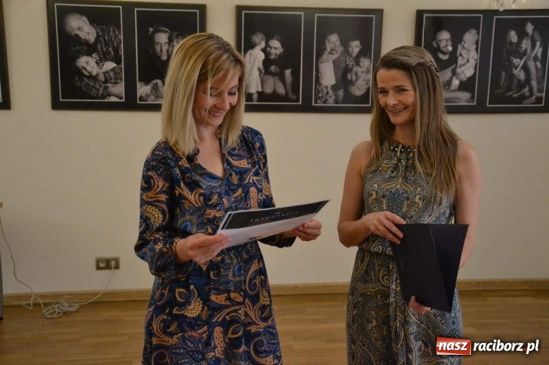 Zdjęcie w galerii na portalu naszraciborz.pl: Podwójny wernisaż i koncert Raciborskiego Ogniska Muzycznego na Zamku Piastowskim  wiadomości z regionu