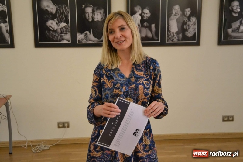 Zdjęcie w galerii na portalu naszraciborz.pl: Podwójny wernisaż i koncert Raciborskiego Ogniska Muzycznego na Zamku Piastowskim  wiadomości z regionu