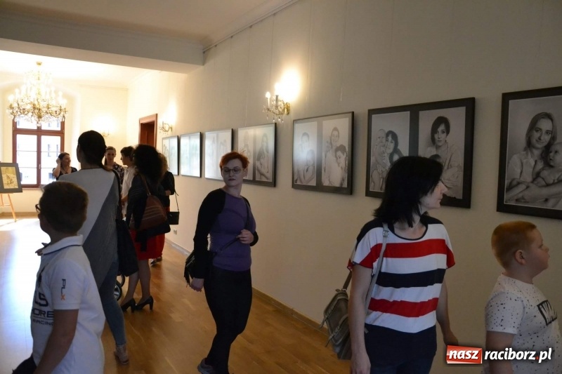 Zdjęcie w galerii na portalu naszraciborz.pl: Podwójny wernisaż i koncert Raciborskiego Ogniska Muzycznego na Zamku Piastowskim  wiadomości z regionu