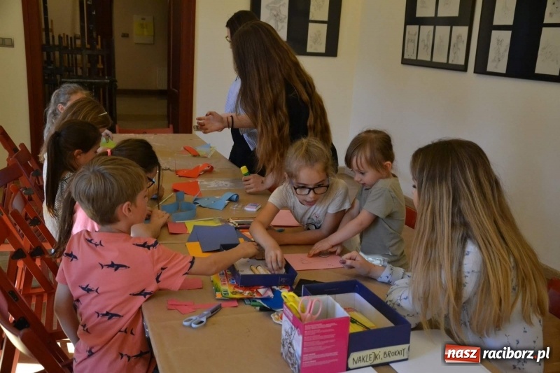 Zdjęcie w galerii na portalu naszraciborz.pl: Podwójny wernisaż i koncert Raciborskiego Ogniska Muzycznego na Zamku Piastowskim  wiadomości z regionu