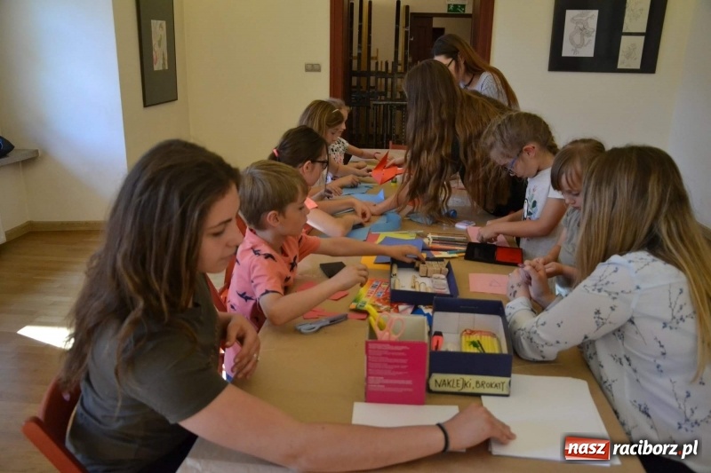 Zdjęcie w galerii na portalu naszraciborz.pl: Podwójny wernisaż i koncert Raciborskiego Ogniska Muzycznego na Zamku Piastowskim  wiadomości z regionu