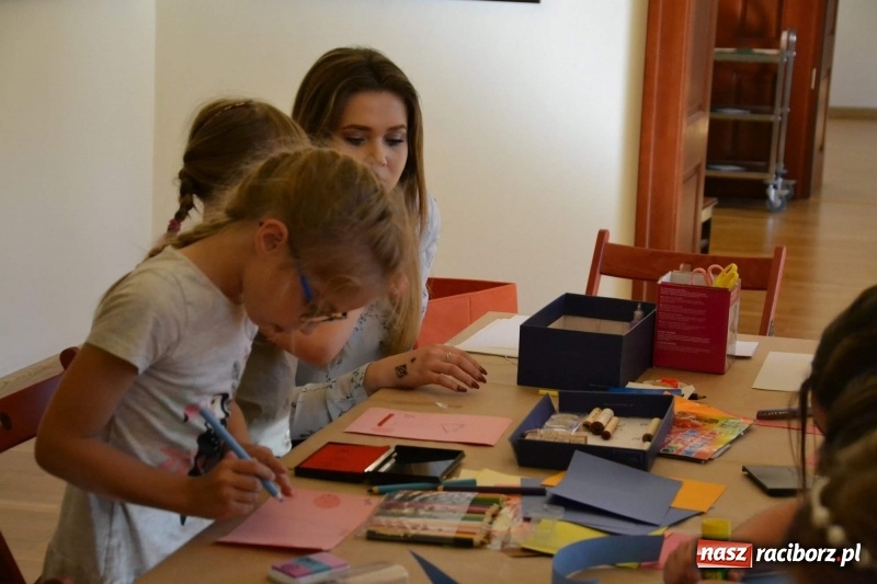 Zdjęcie w galerii na portalu naszraciborz.pl: Podwójny wernisaż i koncert Raciborskiego Ogniska Muzycznego na Zamku Piastowskim  wiadomości z regionu