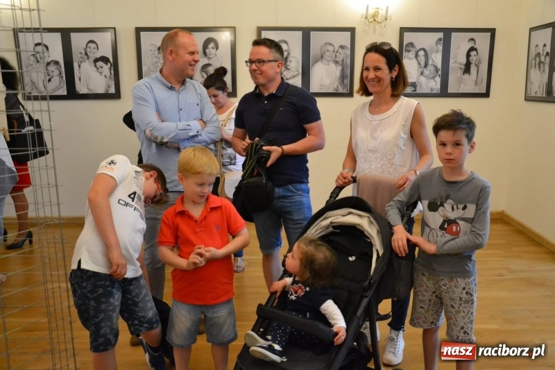 Zdjęcie w galerii na portalu naszraciborz.pl: Podwójny wernisaż i koncert Raciborskiego Ogniska Muzycznego na Zamku Piastowskim  wiadomości z regionu