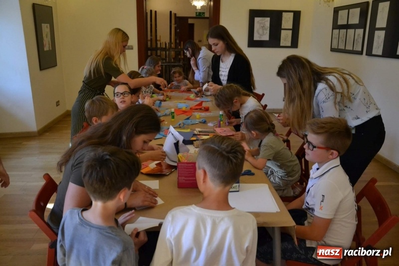 Zdjęcie w galerii na portalu naszraciborz.pl: Podwójny wernisaż i koncert Raciborskiego Ogniska Muzycznego na Zamku Piastowskim  wiadomości z regionu