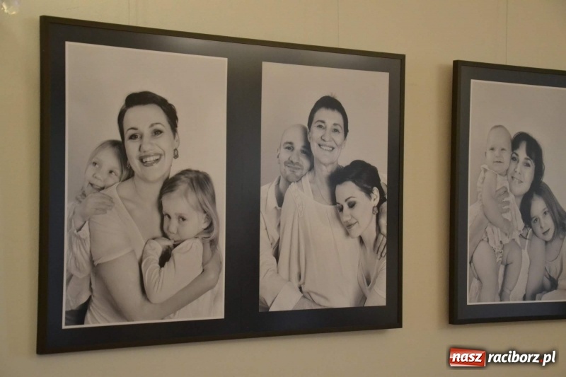 Zdjęcie w galerii na portalu naszraciborz.pl: Podwójny wernisaż i koncert Raciborskiego Ogniska Muzycznego na Zamku Piastowskim  wiadomości z regionu