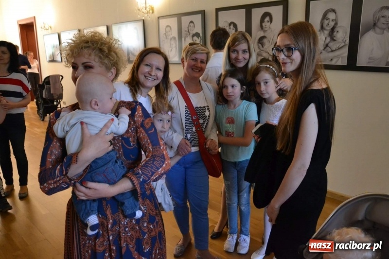 Zdjęcie w galerii na portalu naszraciborz.pl: Podwójny wernisaż i koncert Raciborskiego Ogniska Muzycznego na Zamku Piastowskim  wiadomości z regionu