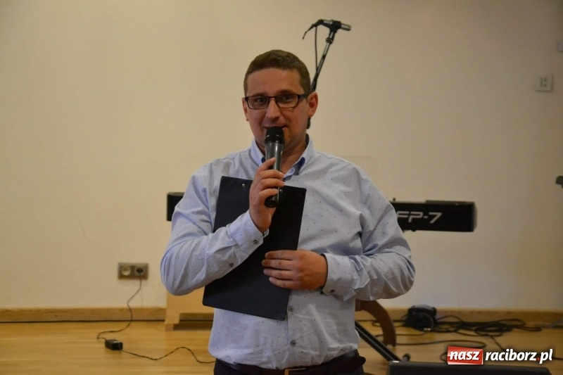 Zdjęcie w galerii na portalu naszraciborz.pl: Podwójny wernisaż i koncert Raciborskiego Ogniska Muzycznego na Zamku Piastowskim  wiadomości z regionu