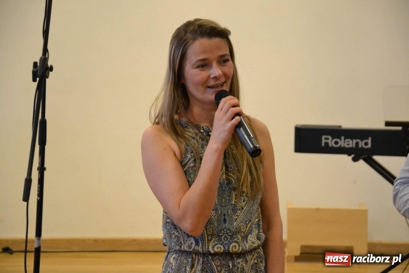 Zdjęcie w galerii na portalu naszraciborz.pl: Podwójny wernisaż i koncert Raciborskiego Ogniska Muzycznego na Zamku Piastowskim  wiadomości z regionu