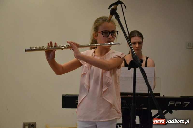 Zdjęcie w galerii na portalu naszraciborz.pl: Podwójny wernisaż i koncert Raciborskiego Ogniska Muzycznego na Zamku Piastowskim  wiadomości z regionu