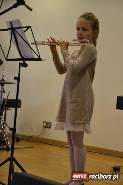 Zdjęcie w galerii na portalu naszraciborz.pl: Podwójny wernisaż i koncert Raciborskiego Ogniska Muzycznego na Zamku Piastowskim  wiadomości z regionu