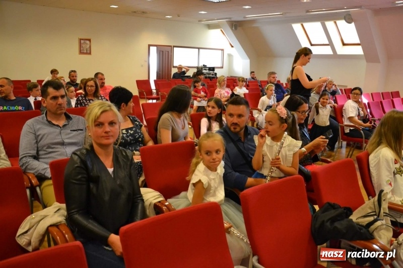 Zdjęcie w galerii na portalu naszraciborz.pl: Podwójny wernisaż i koncert Raciborskiego Ogniska Muzycznego na Zamku Piastowskim  wiadomości z regionu