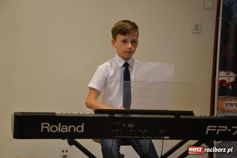 Zdjęcie w galerii na portalu naszraciborz.pl: Podwójny wernisaż i koncert Raciborskiego Ogniska Muzycznego na Zamku Piastowskim  wiadomości z regionu