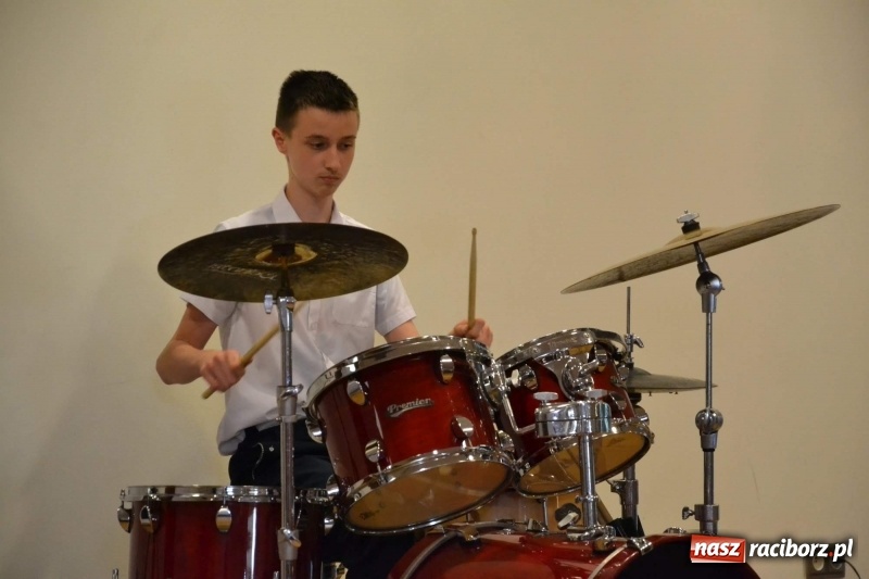 Zdjęcie w galerii na portalu naszraciborz.pl: Podwójny wernisaż i koncert Raciborskiego Ogniska Muzycznego na Zamku Piastowskim  wiadomości z regionu