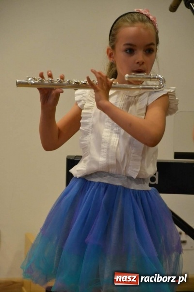 Zdjęcie w galerii na portalu naszraciborz.pl: Podwójny wernisaż i koncert Raciborskiego Ogniska Muzycznego na Zamku Piastowskim  wiadomości z regionu