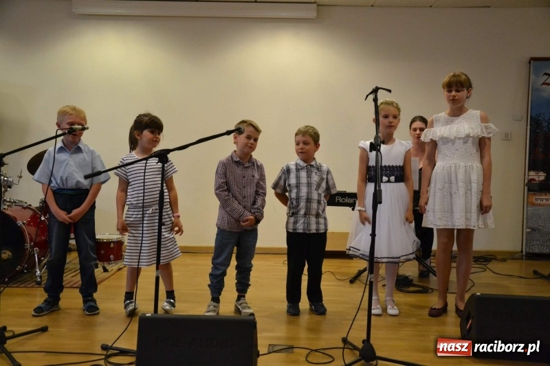 Zdjęcie w galerii na portalu naszraciborz.pl: Podwójny wernisaż i koncert Raciborskiego Ogniska Muzycznego na Zamku Piastowskim  wiadomości z regionu