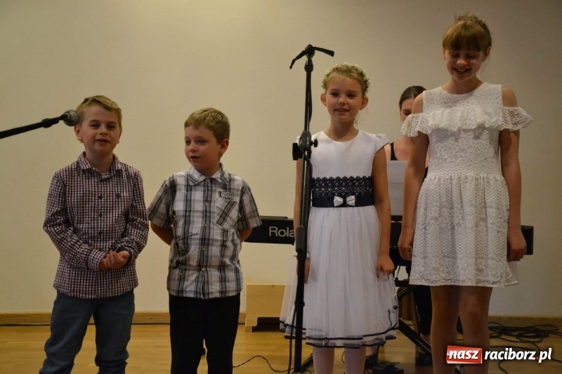 Zdjęcie w galerii na portalu naszraciborz.pl: Podwójny wernisaż i koncert Raciborskiego Ogniska Muzycznego na Zamku Piastowskim  wiadomości z regionu