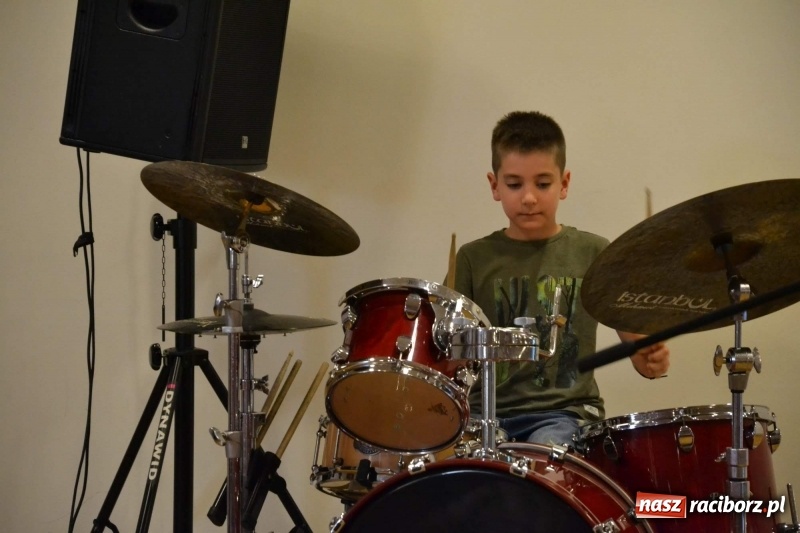 Zdjęcie w galerii na portalu naszraciborz.pl: Podwójny wernisaż i koncert Raciborskiego Ogniska Muzycznego na Zamku Piastowskim  wiadomości z regionu