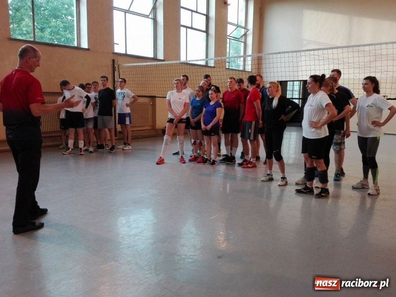 Zdjęcie w galerii na portalu naszraciborz.pl: Siatkarskie zmagania studentów PWSZ o Puchar Rektora wiadomości z regionu