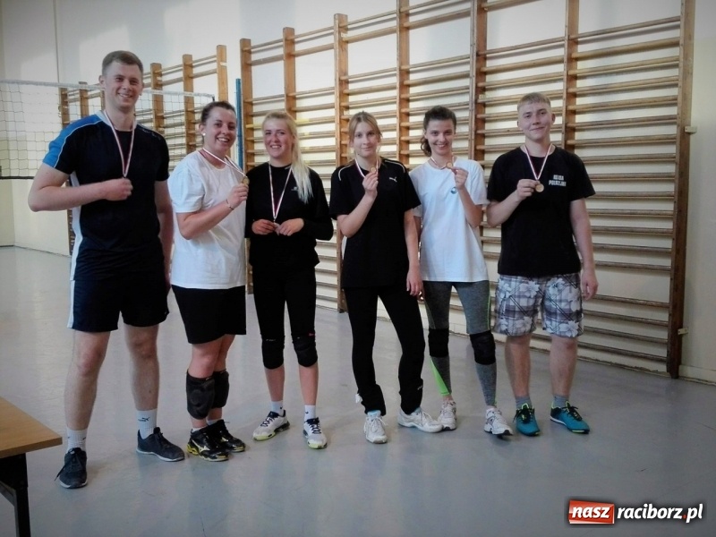 Zdjęcie w galerii na portalu naszraciborz.pl: Siatkarskie zmagania studentów PWSZ o Puchar Rektora wiadomości z regionu