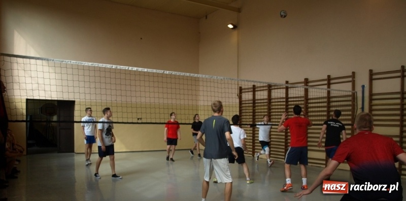 Zdjęcie w galerii na portalu naszraciborz.pl: Siatkarskie zmagania studentów PWSZ o Puchar Rektora wiadomości z regionu