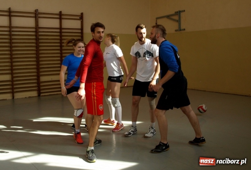 Zdjęcie w galerii na portalu naszraciborz.pl: Siatkarskie zmagania studentów PWSZ o Puchar Rektora wiadomości z regionu