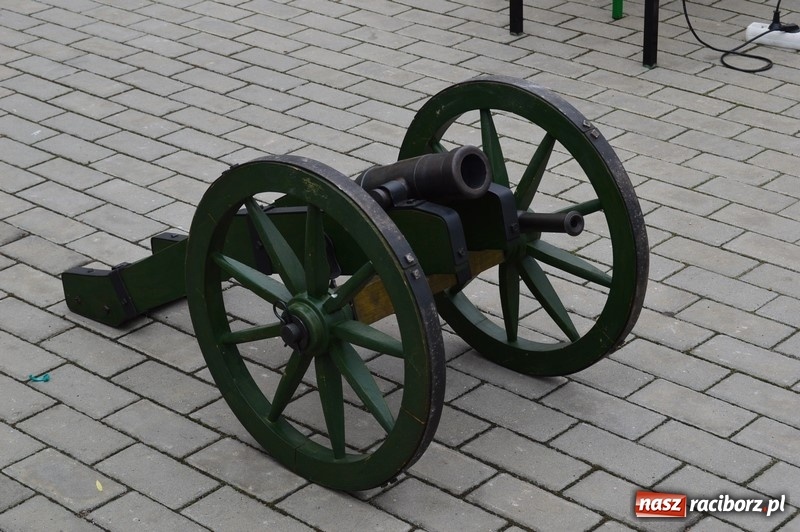 Zdjęcie w galerii na portalu naszraciborz.pl: Moc atrakcji na Pikniku Rodzinnym w SP 4 wiadomości z regionu