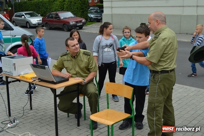 Zdjęcie w galerii na portalu naszraciborz.pl: Moc atrakcji na Pikniku Rodzinnym w SP 4 wiadomości z regionu