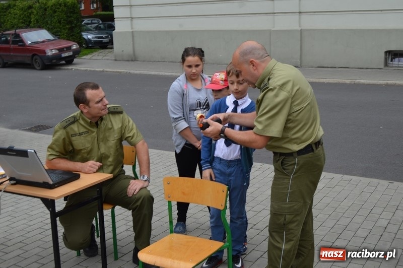 Zdjęcie w galerii na portalu naszraciborz.pl: Moc atrakcji na Pikniku Rodzinnym w SP 4 wiadomości z regionu