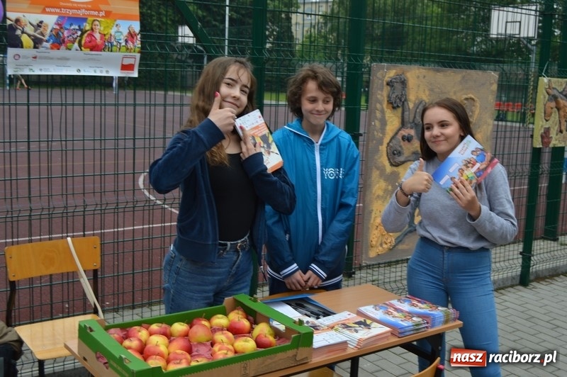 Zdjęcie w galerii na portalu naszraciborz.pl: Moc atrakcji na Pikniku Rodzinnym w SP 4 wiadomości z regionu
