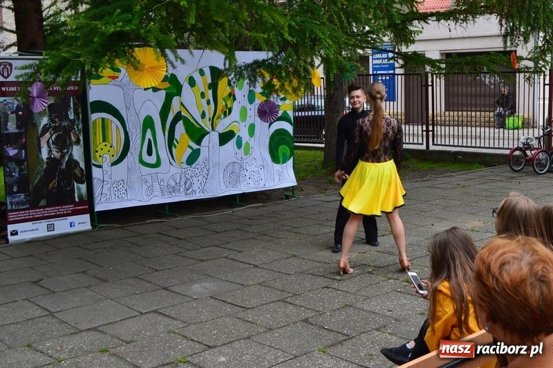 Zdjęcie w galerii na portalu naszraciborz.pl: Moc atrakcji na Pikniku Rodzinnym w SP 4 wiadomości z regionu