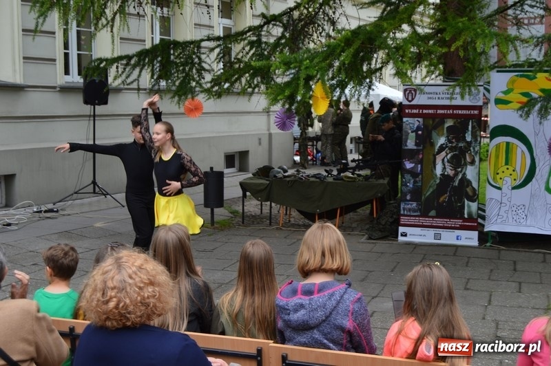 Zdjęcie w galerii na portalu naszraciborz.pl: Moc atrakcji na Pikniku Rodzinnym w SP 4 wiadomości z regionu