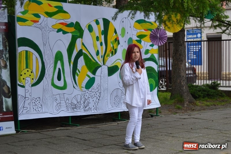 Zdjęcie w galerii na portalu naszraciborz.pl: Moc atrakcji na Pikniku Rodzinnym w SP 4 wiadomości z regionu